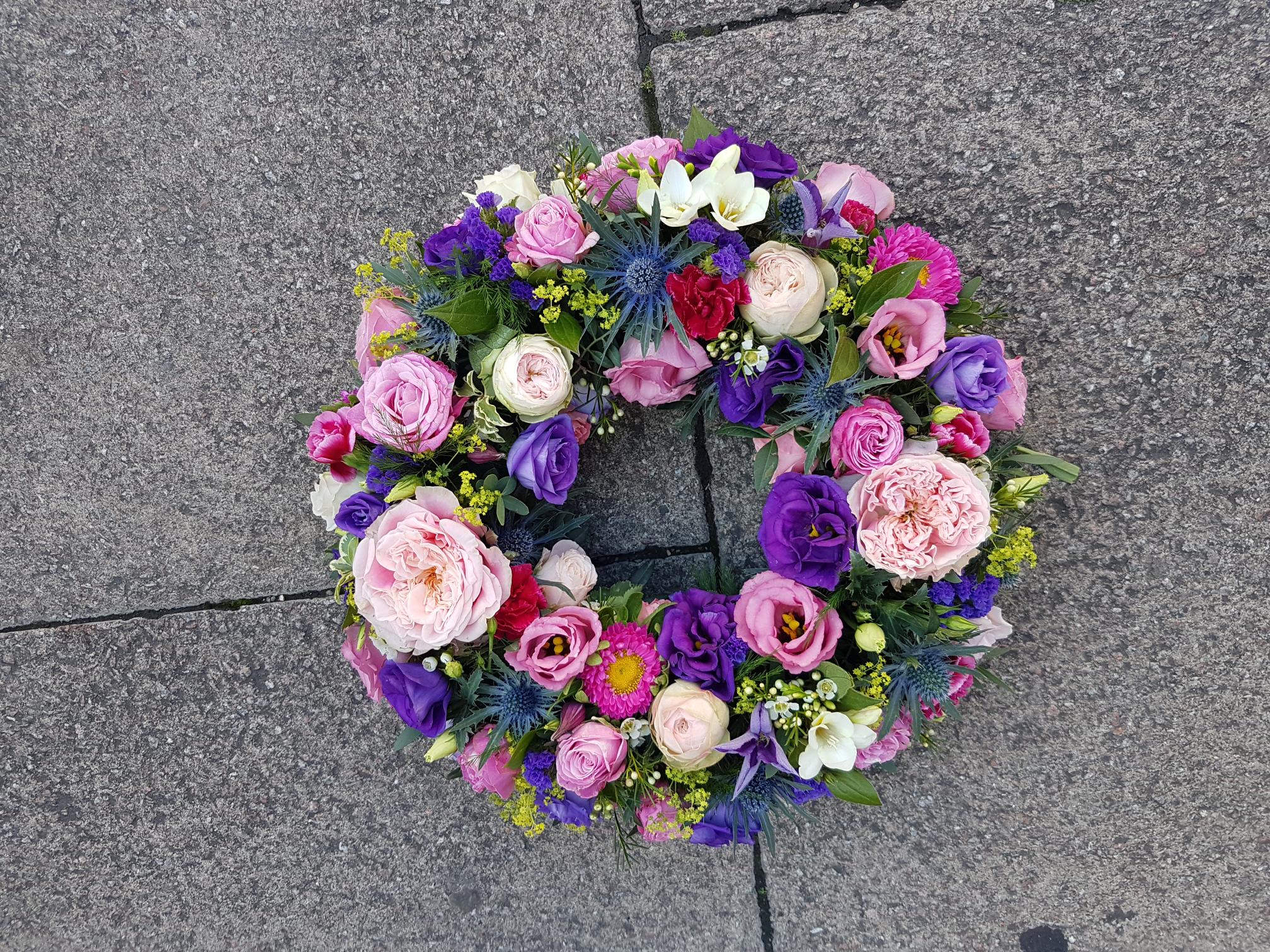 Click to expand Wreaths 8a 12 inch frame